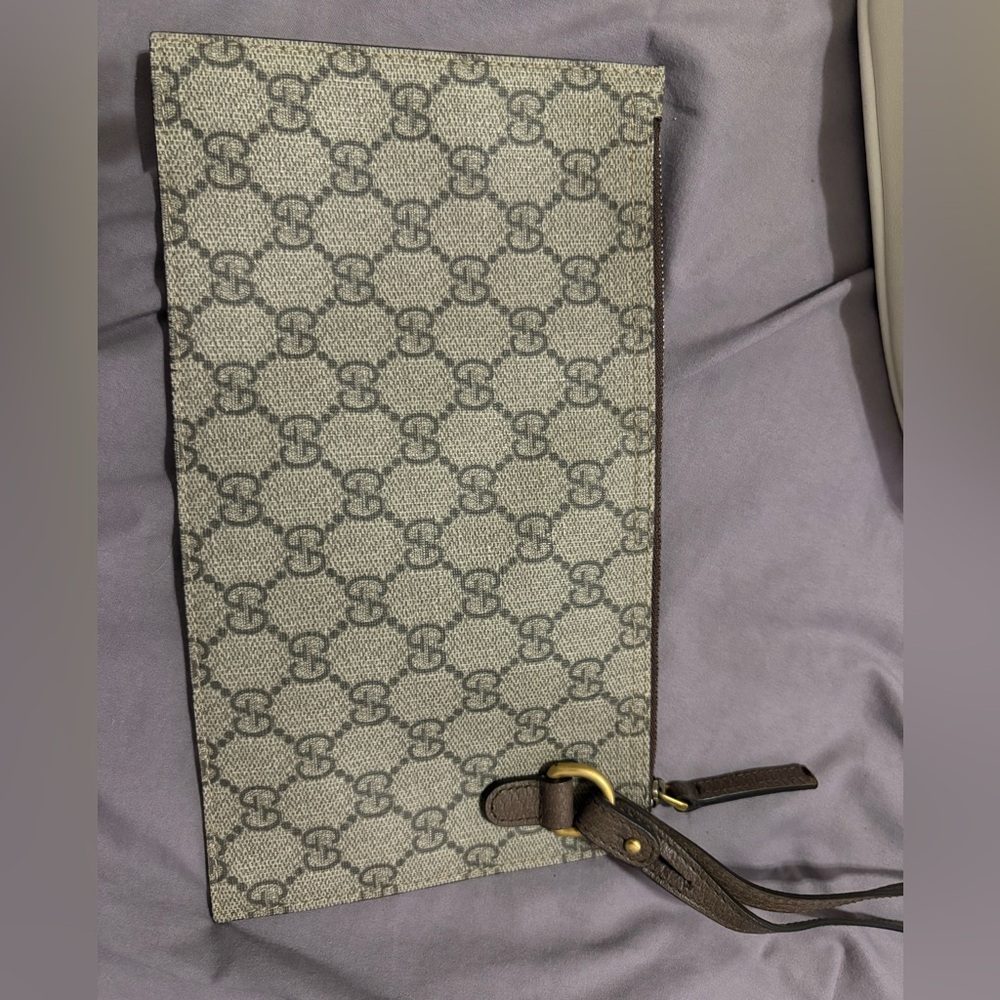 Authentic Gucci GG Supreme Portfolio Clutch